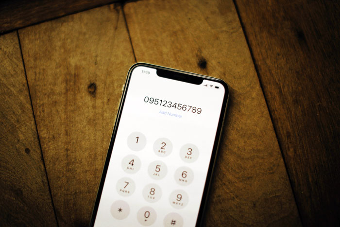 Smartphone screen displaying an unknown number dialing, representing a mystery caller causing distress to a daughter-in-law. Smartphone screen displaying an unknown number dialing, representing a mystery caller causing distress to a daughter-in-law.