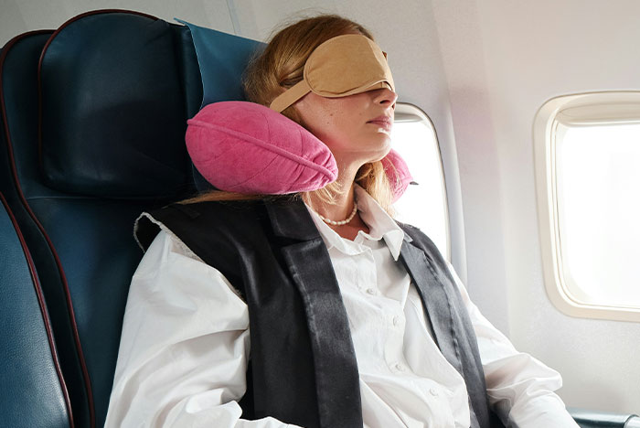 Person Can’t Believe Someone Defended This Mom With A Screaming Kid At The End Of An 8 Hour Flight