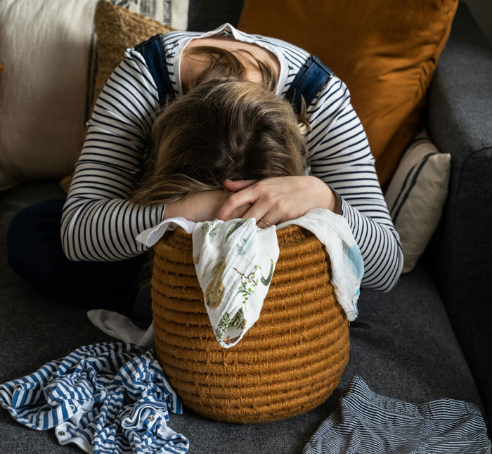 Single Mom Expects Support After Spending Thousands On Plastic Surgery, Gets A Brutal Reality Check Instead Single Mom Expects Support After Spending Thousands On Plastic Surgery, Gets A Brutal Reality Check Instead