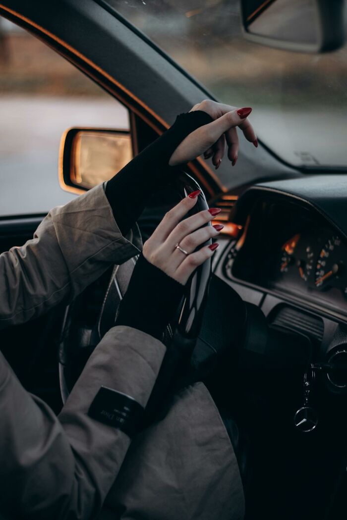 44 Everyday Acts Of Sexism So Normalized You Might Not Even Notice Them