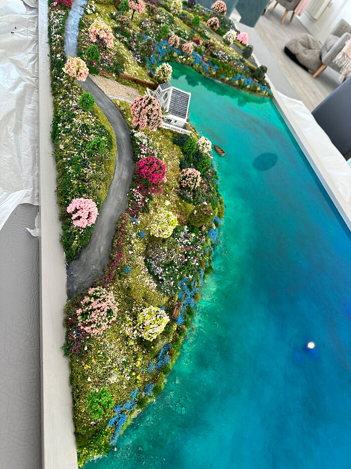 I Created A Miniature Of My Customer’s Lake House With A Hidden Tiny Girl That Only She Would Know About I Created A Miniature Of My Customer’s Lake House With A Hidden Tiny Girl That Only She Would Know About