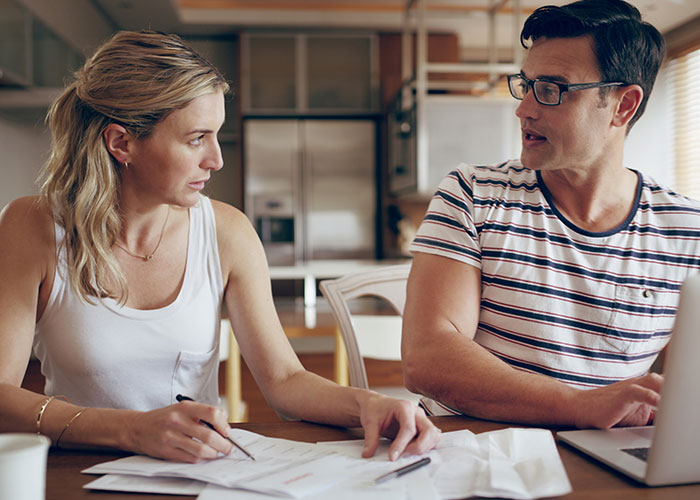 Man With $350K Salary Tells Girlfriend To Find A Better Job After She Can’t Afford Half The Rent Man With $350K Salary Tells Girlfriend To Find A Better Job After She Can’t Afford Half The Rent