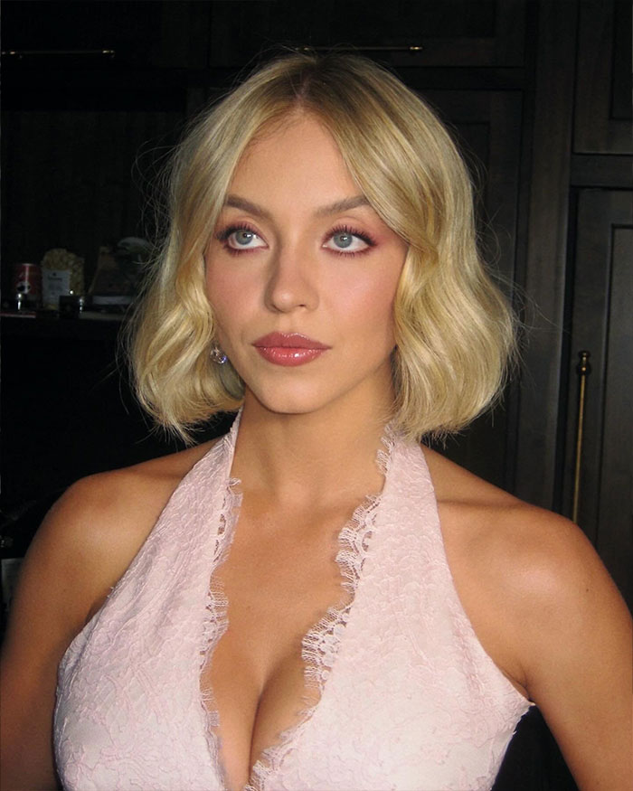 Sydney Sweeney Divides Fans With Her World Series Game 4 Intro: “Who Invited You?” Sydney Sweeney Divides Fans With Her World Series Game 4 Intro: “Who Invited You?”