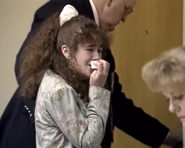 Young woman crying in court as she faces capital punishment for jealous stabbing and pentagram carving charge Young woman crying in court as she faces capital punishment for jealous stabbing and pentagram carving charge