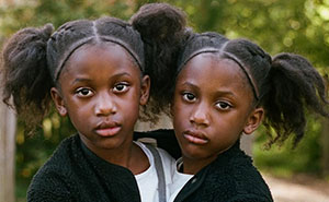 Eleonora Collini’s Twin Portraits Reveal How Similar And Different Siblings Can Be (26 Pics)