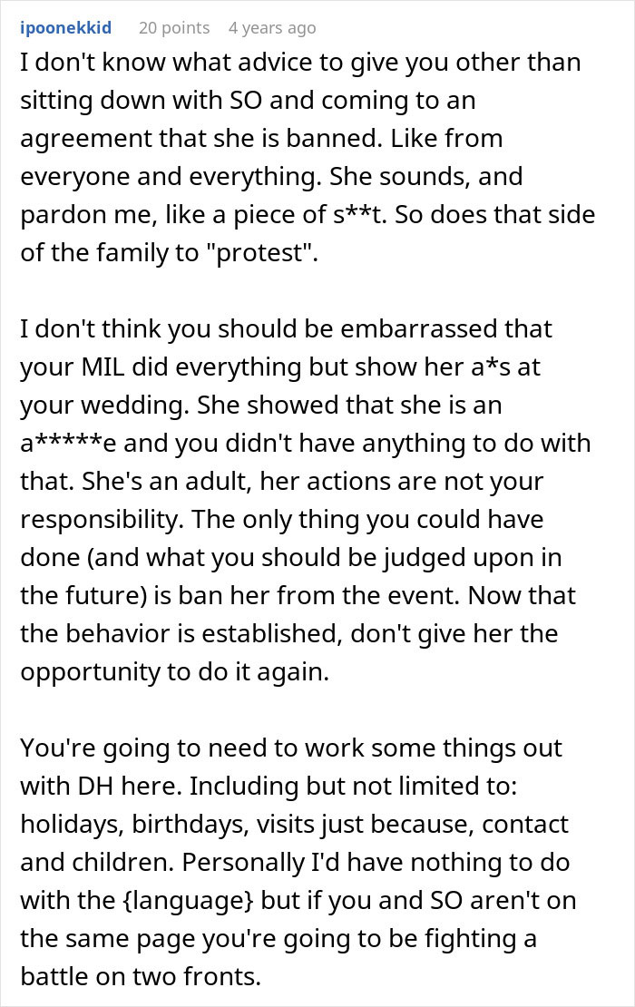 Screenshot of a Reddit comment discussing a son’s wedding and his mother’s disruptive behavior on his big day. Screenshot of a Reddit comment discussing a son’s wedding and his mother’s disruptive behavior on his big day.