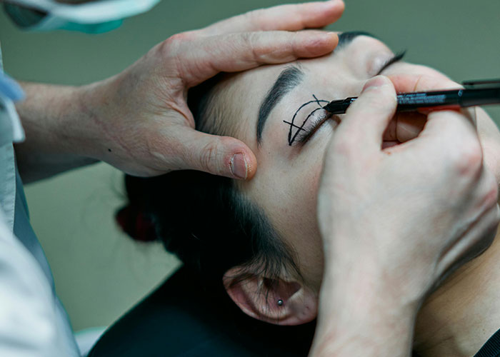 Man Struggles To Accept ‘New Wife’ After Plastic Surgery, Gets Honest When She Asks Him What He Thinks