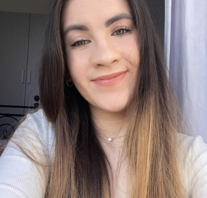 Teacher Who Faked Cancer And Her Own Passing Caught Working With Kids By Former Colleague Teacher Who Faked Cancer And Her Own Passing Caught Working With Kids By Former Colleague