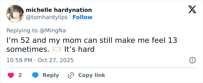 Screenshot of a Twitter reply about feeling young due to mom’s insults, related to actress Ming-Na Wen’s story. Screenshot of a Twitter reply about feeling young due to mom’s insults, related to actress Ming-Na Wen’s story.