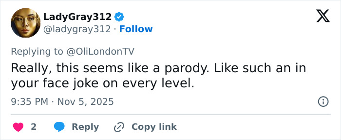 Screenshot of a tweet discussing a trans woman confronted by a lesbian in a gym locker room incident. Screenshot of a tweet discussing a trans woman confronted by a lesbian in a gym locker room incident.
