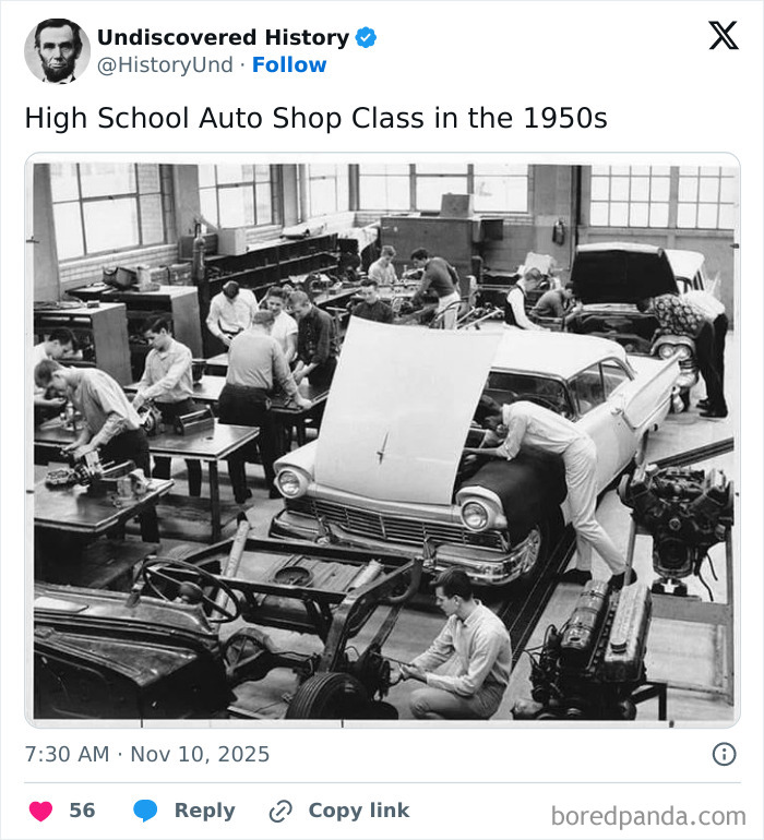 High school auto shop class in the 1950s with students working on cars, a fascinating photo revealing moments lost to time.