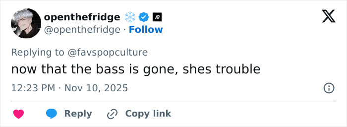 Screenshot of a tweet reacting humorously to Meghan Trainor's new look, mentioning she lost her bass. Screenshot of a tweet reacting humorously to Meghan Trainor's new look, mentioning she lost her bass.