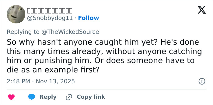 Screenshot of a Twitter reply discussing the fan who attacked Ariana Grande and the backlash after outing himself online. Screenshot of a Twitter reply discussing the fan who attacked Ariana Grande and the backlash after outing himself online.