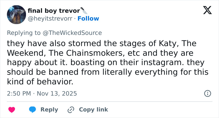 Screenshot of a social media post discussing fan behavior and backlash after an incident involving Ariana Grande at a premiere. Screenshot of a social media post discussing fan behavior and backlash after an incident involving Ariana Grande at a premiere.