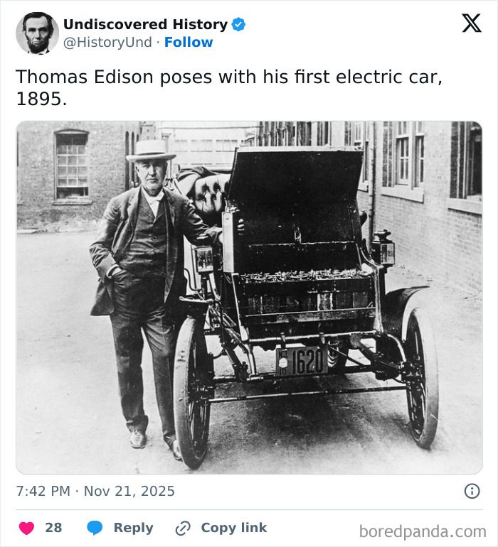 Thomas Edison stands next to his first electric car in 1895, a fascinating photo revealing moments lost to time.