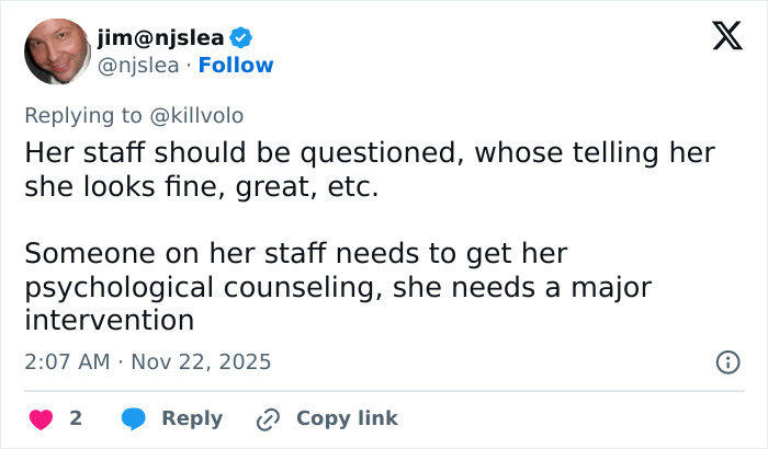 Tweet criticizing Ariana Grande’s transformation, expressing concern over the tons of surgery she may have had. Tweet criticizing Ariana Grande’s transformation, expressing concern over the tons of surgery she may have had.