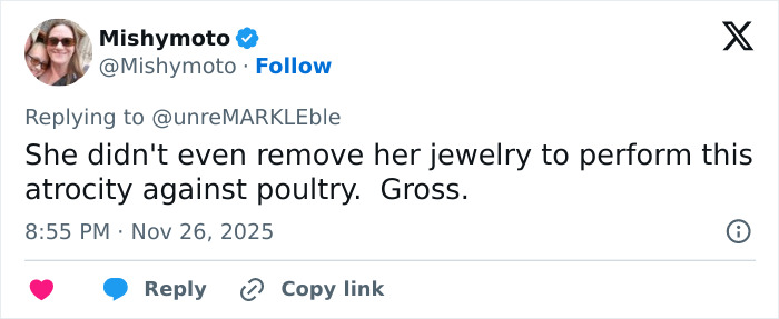 Social media reaction mocking Meghan Markle’s Thanksgiving turkey handling seen in a critical tweet.