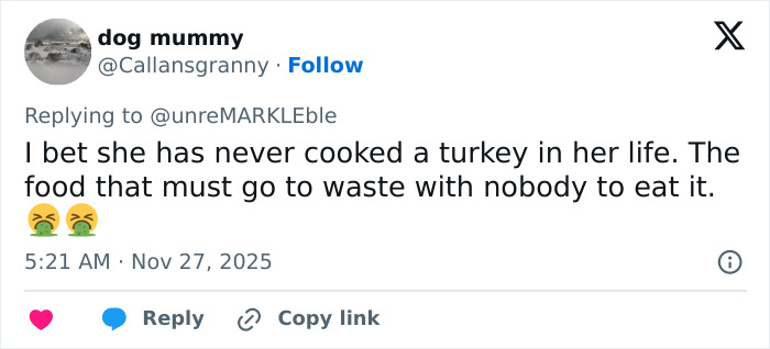 Tweet criticizing Meghan Markle for Thanksgiving turkey, suggesting she has never cooked one and food goes to waste. Tweet criticizing Meghan Markle for Thanksgiving turkey, suggesting she has never cooked one and food goes to waste.