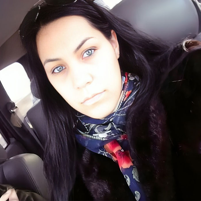 27-year-old mother with dark hair and intense eyes sitting in a car, linked to tragic family incident after husband's death 27-year-old mother with dark hair and intense eyes sitting in a car, linked to tragic family incident after husband's death