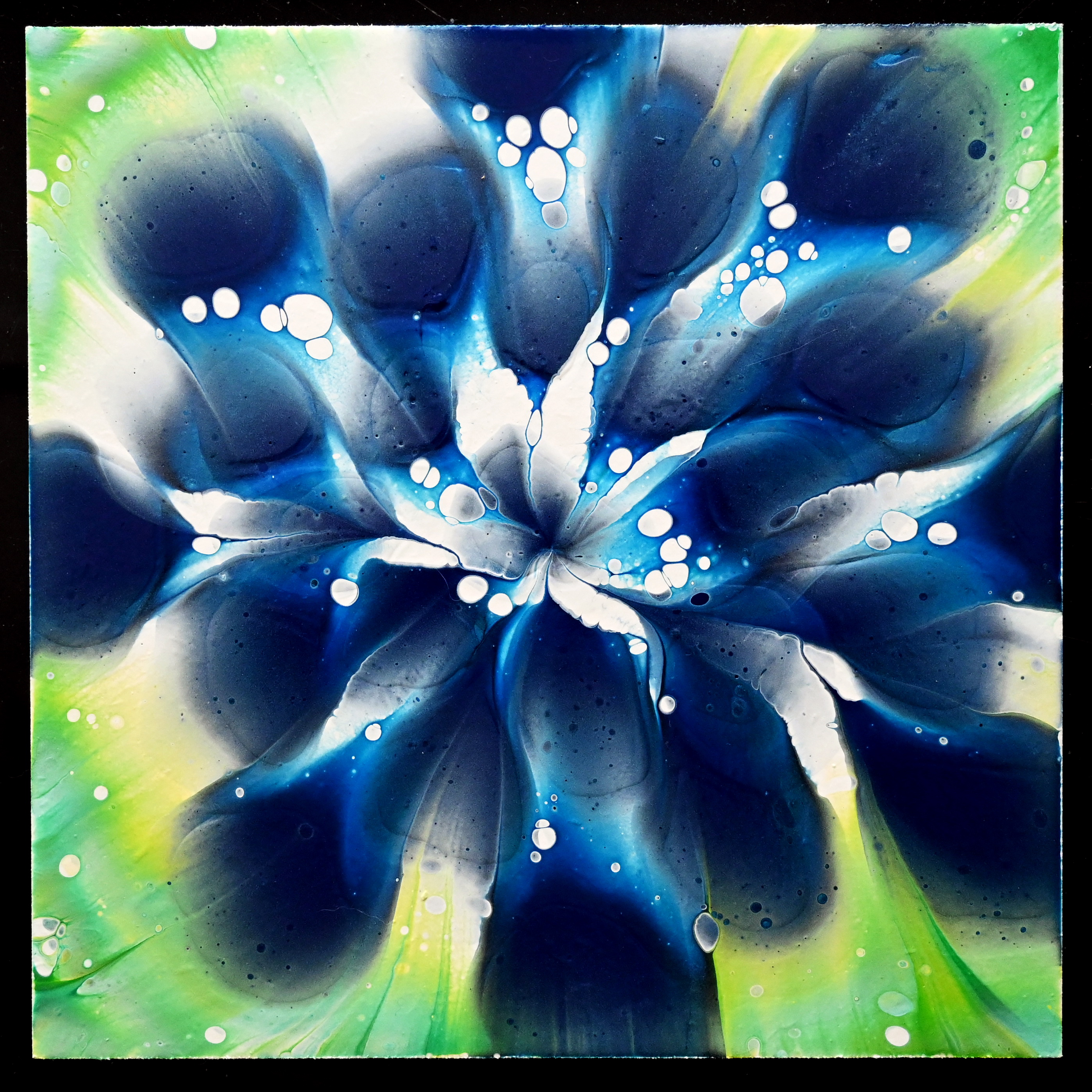 Simple Napkin Trick Creates Beautiful Flower 🌸 Reverse Flower Dip Acrylic Pouring