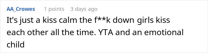 Screenshot of an online comment reacting to a girlfriend kissing another woman in front of friends. Screenshot of an online comment reacting to a girlfriend kissing another woman in front of friends.