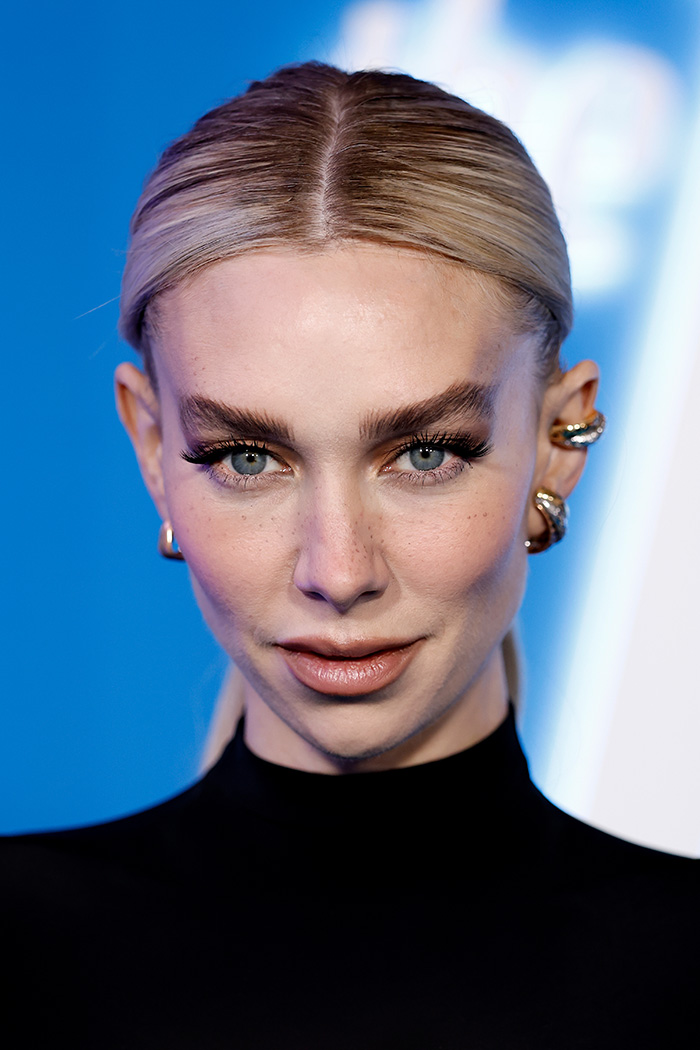 Close-up of a female celebrity with blonde hair and blue eyes, showcasing beauty aligned with the golden ratio.