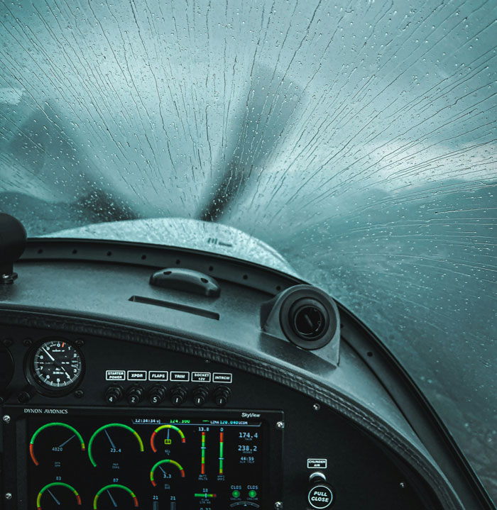 34 Pilots Share The Scariest Moments They Survived While Passengers Stayed Blissfully Unaware