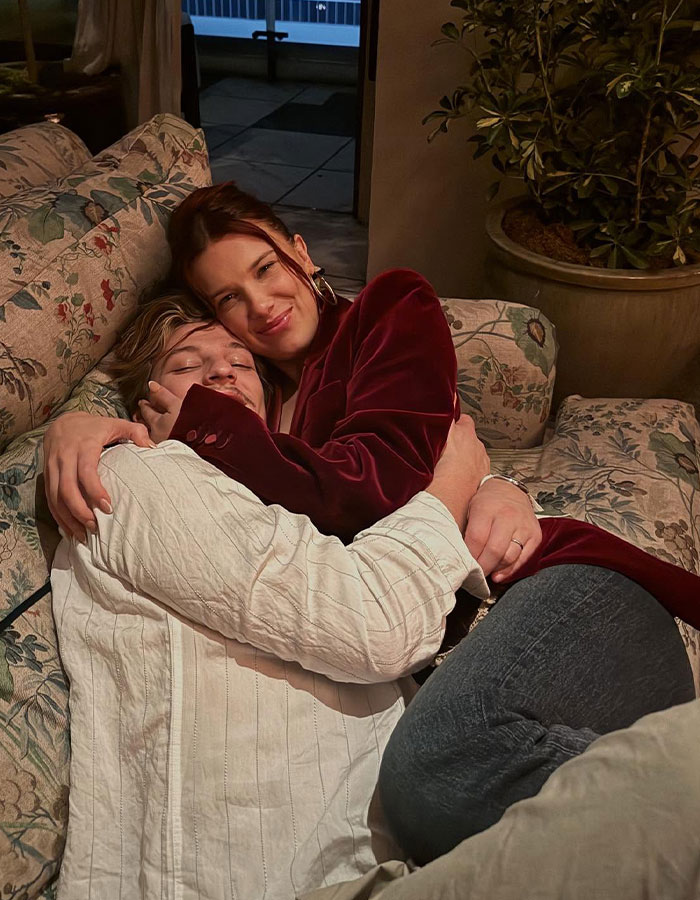 "This Mother Is Tired": People React After Millie Bobby Brown Confronts Photographer At ‘Stranger Things 5’ Premiere "This Mother Is Tired": People React After Millie Bobby Brown Confronts Photographer At ‘Stranger Things 5’ Premiere