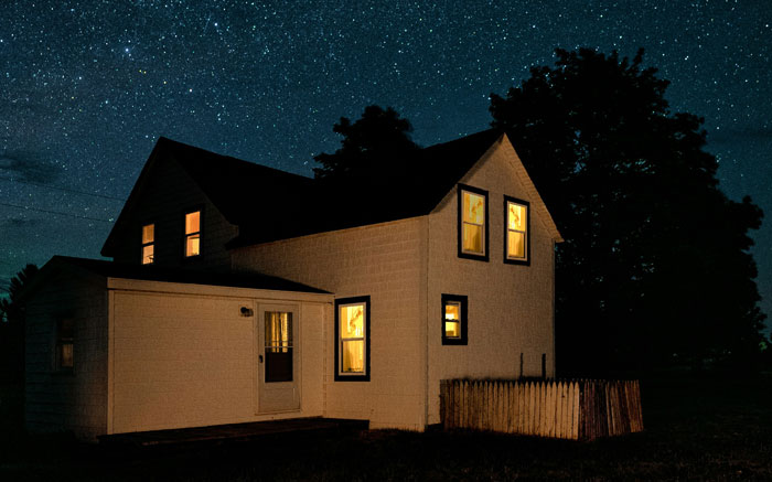 “Could Not Wear Camouflage Clothing”: 44 Of The Most Outrageous HOA Rules People Have Endured