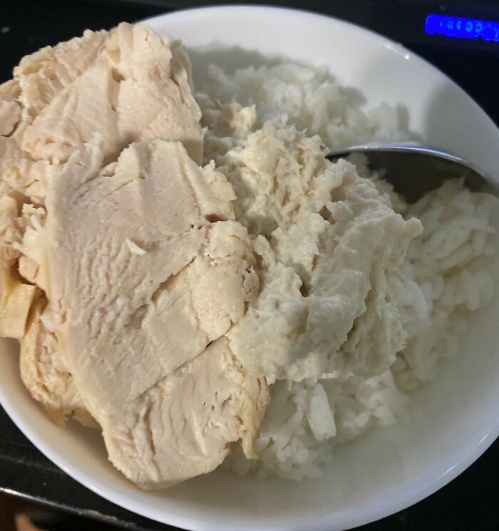 Bowl of cooked chicken and rice with a spoon, illustrating common cooking mistakes by home cooks in knife sharpening.