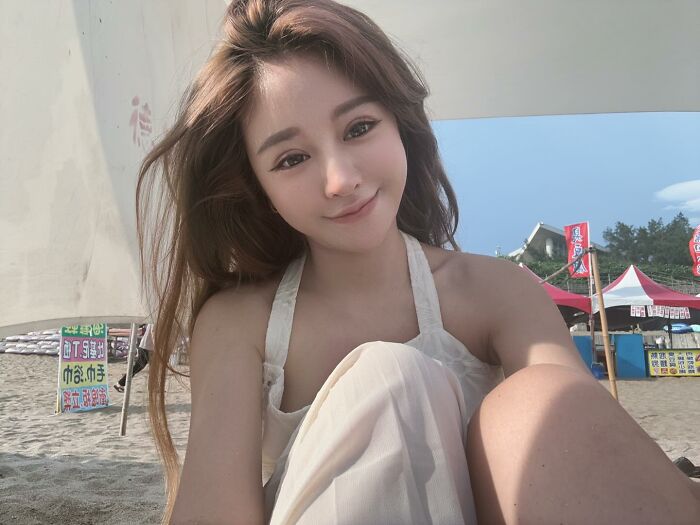 Young provocative influencer smiling at the beach, linked to story about body found in hotel bathtub after time with rap star. Young provocative influencer smiling at the beach, linked to story about body found in hotel bathtub after time with rap star.