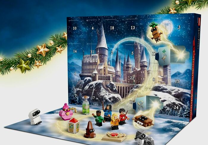 Harry Potter-themed advent calendar with miniature figurines and magical winter castle scene for festive Christmas countdown.