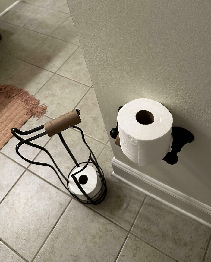 Toilet paper roll placed wrong on holder with empty roll left on stand, showing a common family frustration vented online.