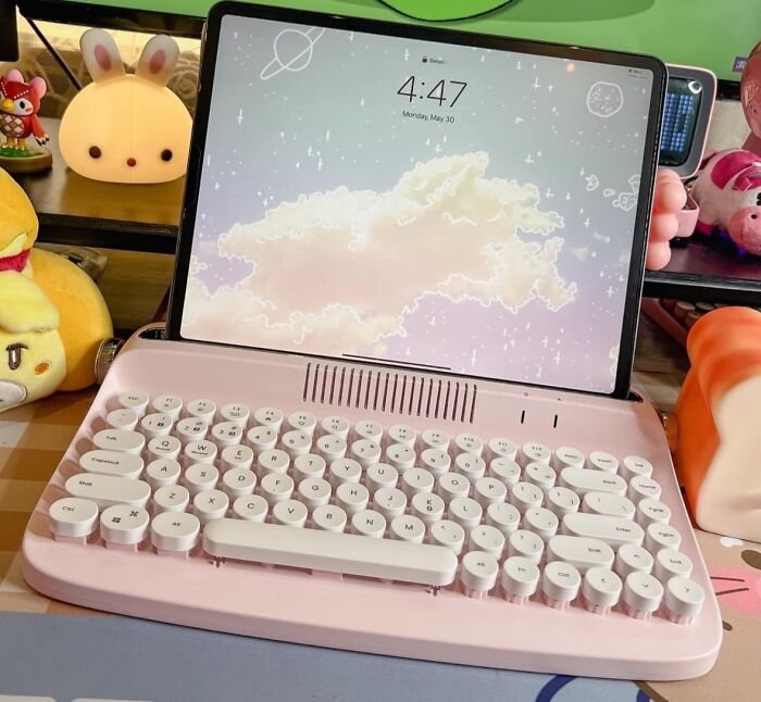  Your Tablet Is About To Enter Its Tortured Artist Phase With A Wireless Retro Keyboard For Tablets 