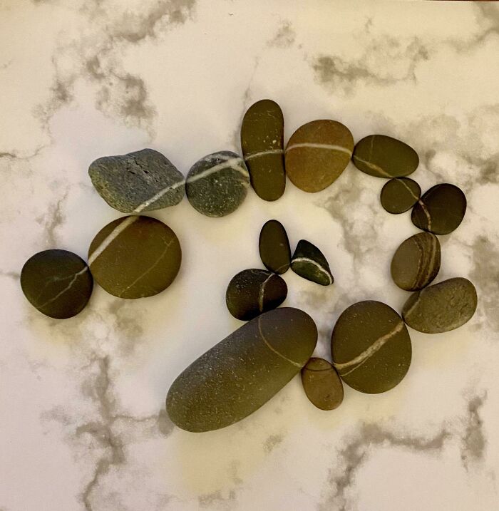 Smooth stones arranged in a circle with perfectly aligned natural white lines, showcasing things aligned perfectly.