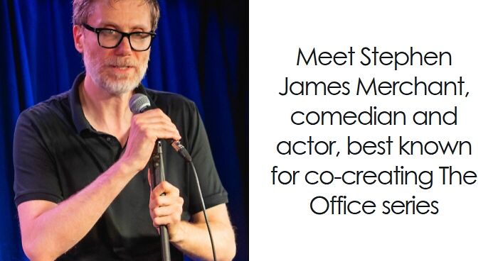 Stephen Merchant speaking on stage with microphone, highlighting his bio and career in comedy and acting.