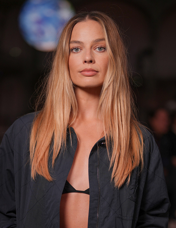 Blonde woman with long hair wearing a dark jacket highlighting beauty based on the golden ratio concept of celebrities. Blonde woman with long hair wearing a dark jacket highlighting beauty based on the golden ratio concept of celebrities.