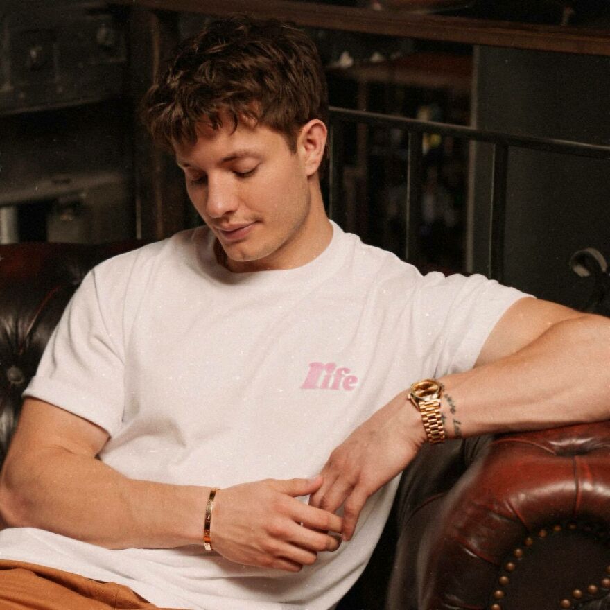 Matt Rife sitting on a leather couch wearing a white t-shirt and gold watch, representing big tours and net worth. Matt Rife sitting on a leather couch wearing a white t-shirt and gold watch, representing big tours and net worth.