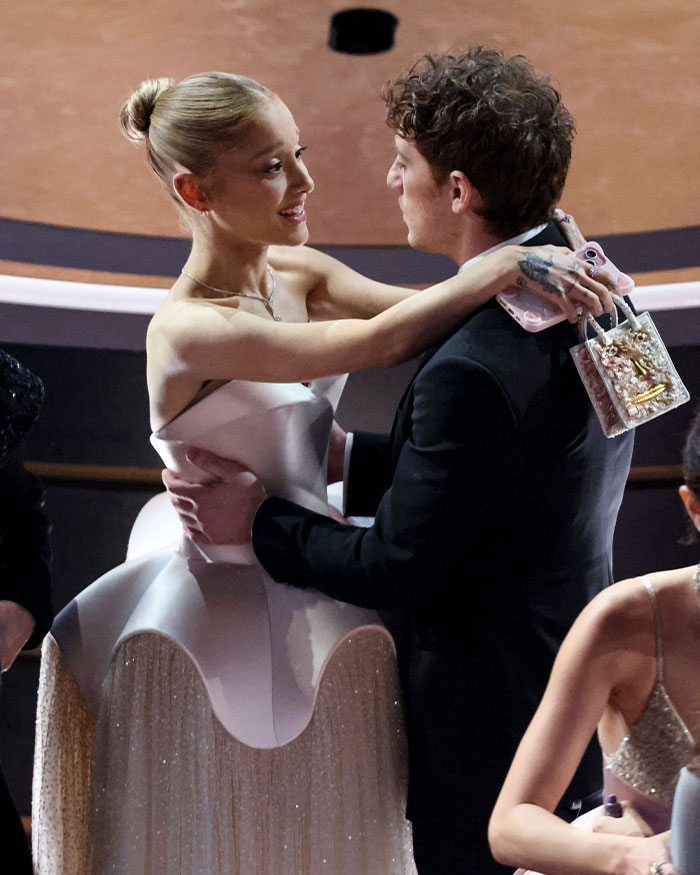 Ariana Grande and Jonathan Bailey share an intimate moment, sparking home wrecking reactions from fans. Ariana Grande and Jonathan Bailey share an intimate moment, sparking home wrecking reactions from fans.