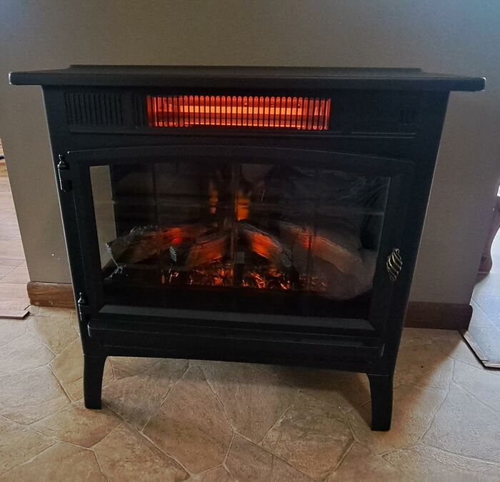 Reach Peak Cozy Winter Vibes By Installing An Electric Fireplace Stove 