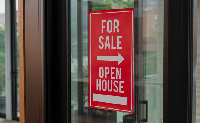 “Could Not Wear Camouflage Clothing”: 44 Of The Most Outrageous HOA Rules People Have Endured