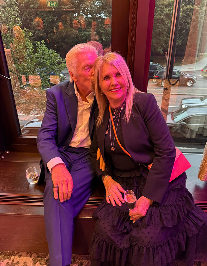 Richard Branson with his wife Joan sharing a tender moment indoors, highlighting a heartbreaking statement about her passing. Richard Branson with his wife Joan sharing a tender moment indoors, highlighting a heartbreaking statement about her passing.