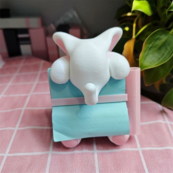 The One Coworker Who Will Never Forget A Single Task (As Long As You Stick It On Them) Is This Elephant Sticky Note Holder 