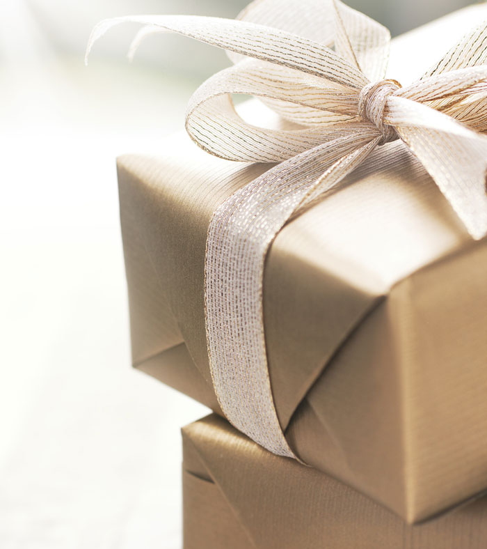 Woman Buys Expensive Gifts For BF’s Kids, Is Told She Can’t Spend Christmas With Them