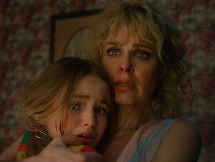 Stranger Things star revealing bullying faced by Millie Bobby Brown, showing emotional support and concern in a tense moment. Stranger Things star revealing bullying faced by Millie Bobby Brown, showing emotional support and concern in a tense moment.