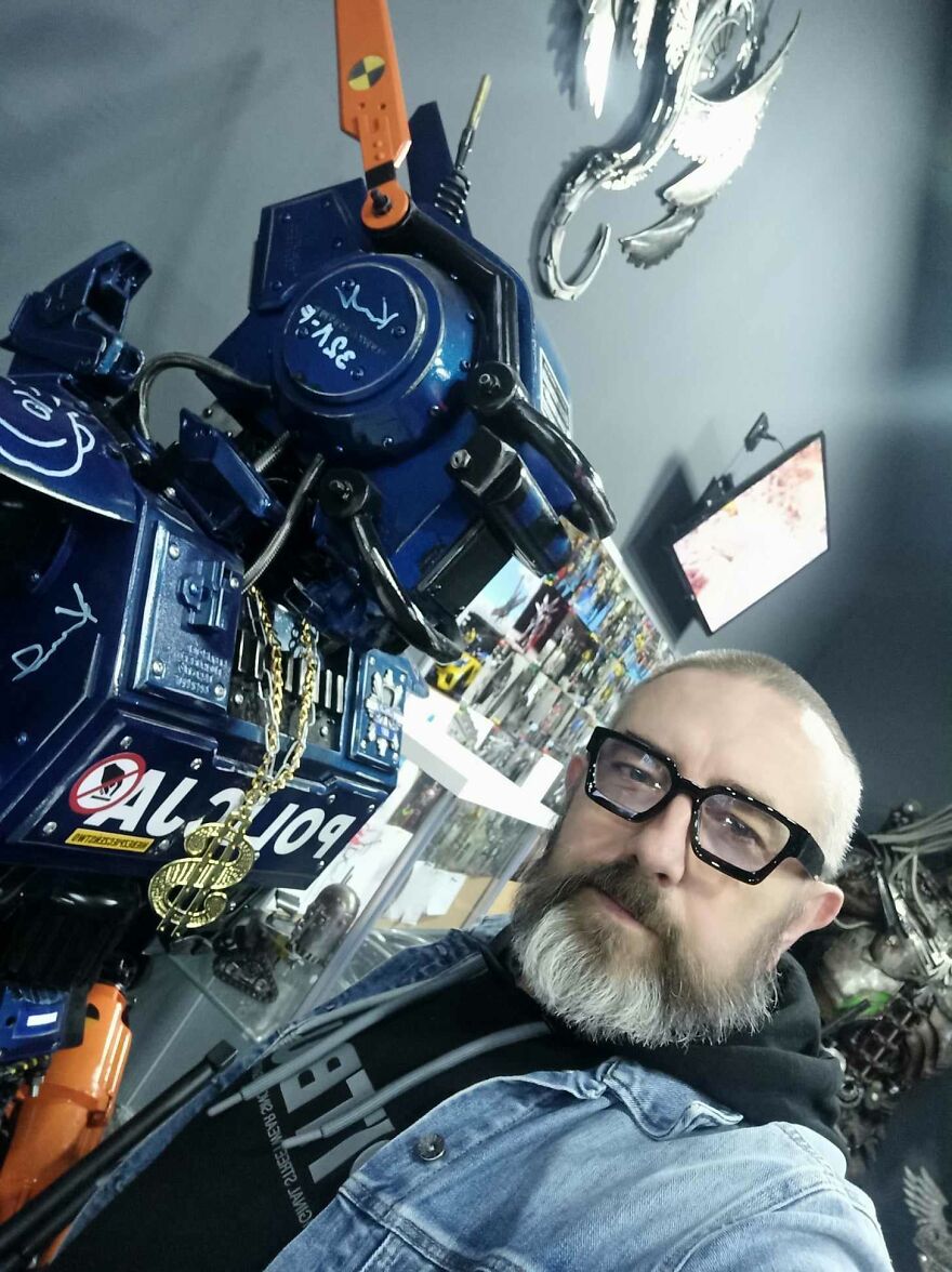 This Polish Artist Turns Scrap Metal Into Epic Sci-Fi Sculptures