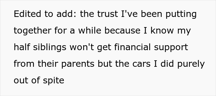 Alt text: Text discussing a woman accused of flexing her wealth after giving stepsiblings cars and cash out of spite. Alt text: Text discussing a woman accused of flexing her wealth after giving stepsiblings cars and cash out of spite.