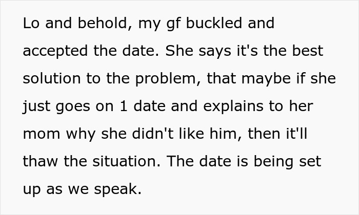 Text showing a girlfriend agreeing to go on a date to resolve a problem caused by her mom intervening in her relationship.