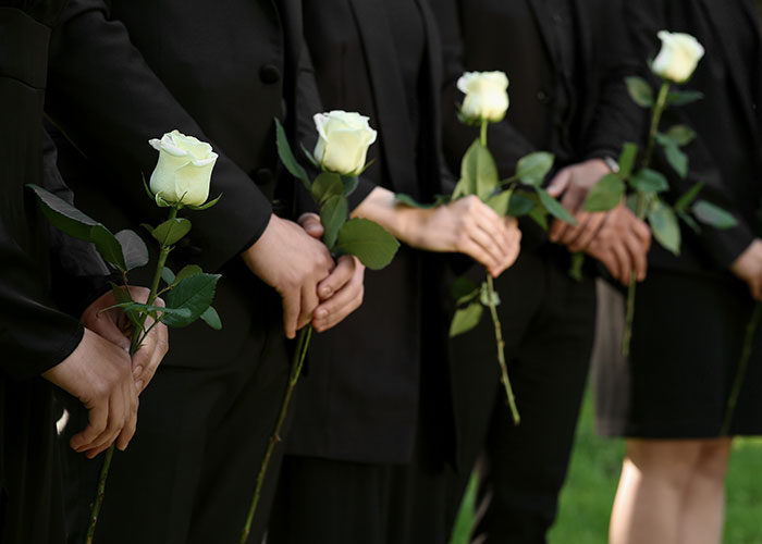 “Couldn’t Make This Up”: 50 Wild Family Dramas That Make Your Relatives Look Totally Normal