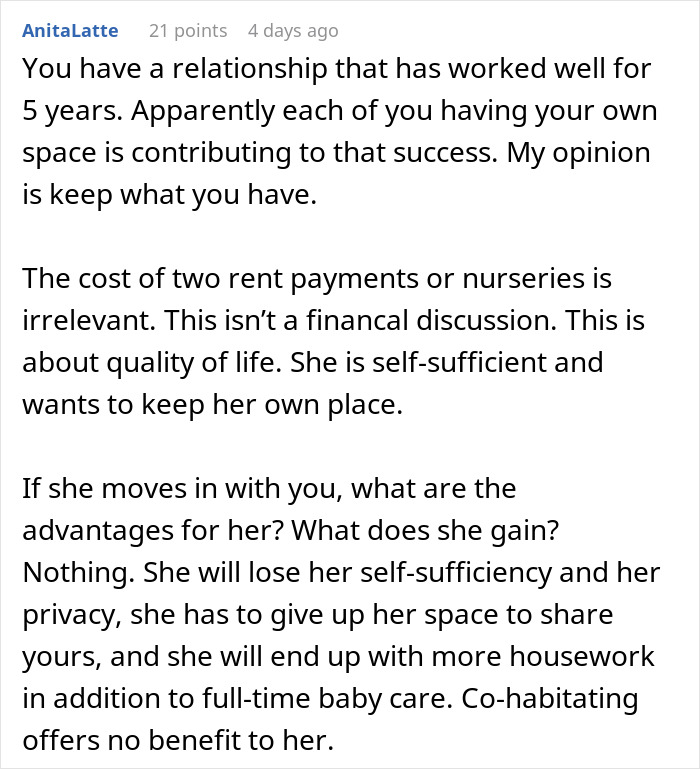 Comment discussing a pregnant girlfriend refusing to move together, emphasizing her desire for independence and personal space.